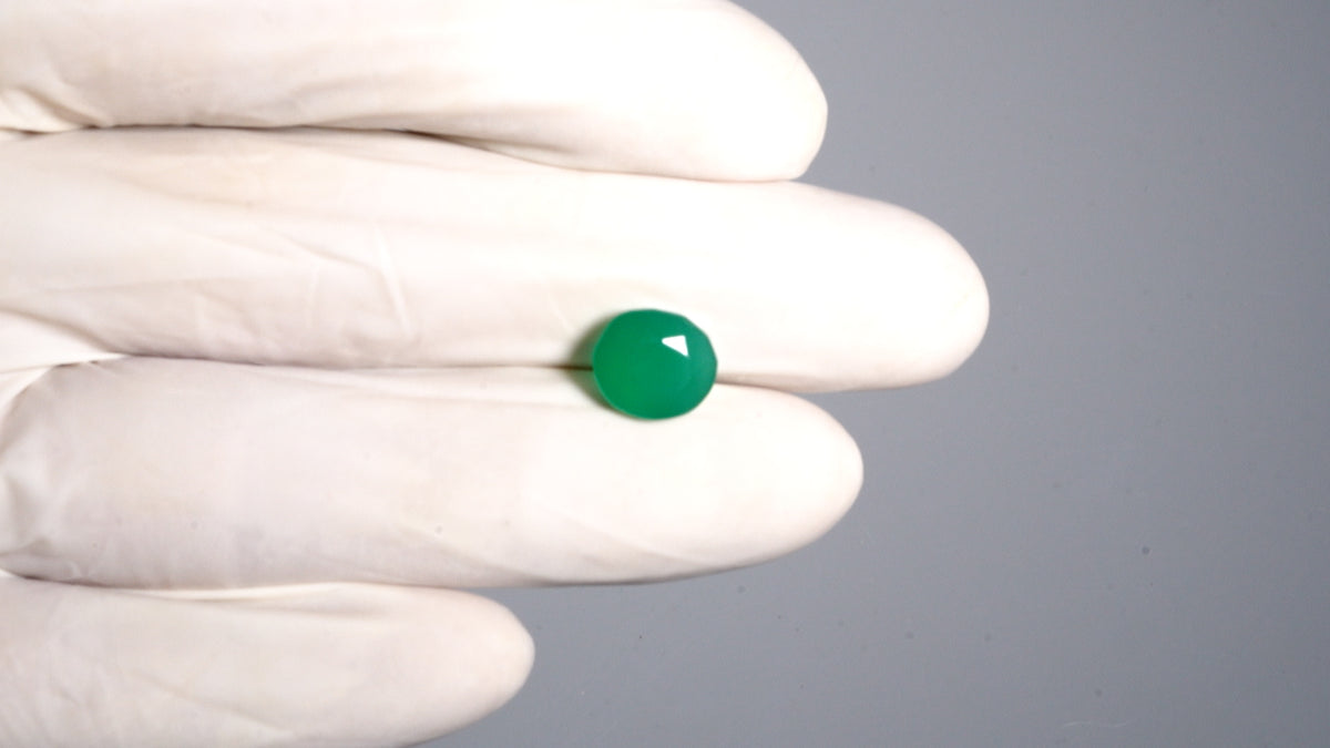 GREEN ONYX 3.85 CARATS / 4.23 Ratti