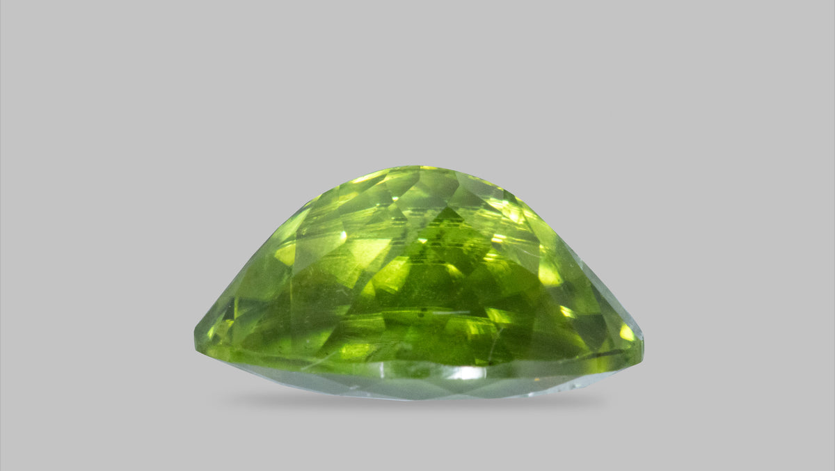 Natural Peridot 4.89 Carats / 5.37 Ratti